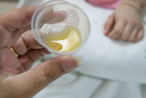 Muestra real de gotas obtenidas mediante la extracción prenatal de calostro
